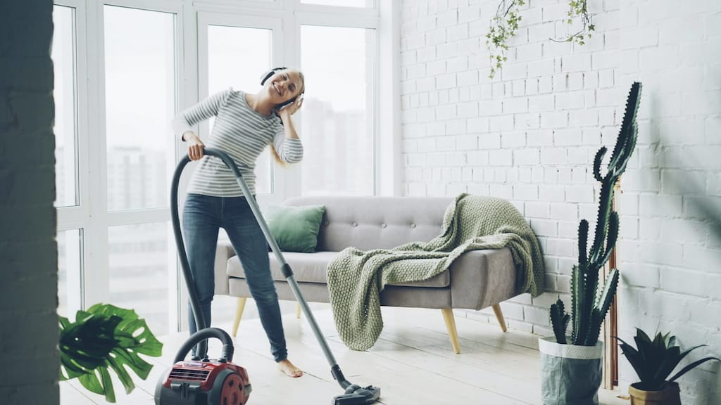 Solaris Cleaning team performing a move in & out cleaning service